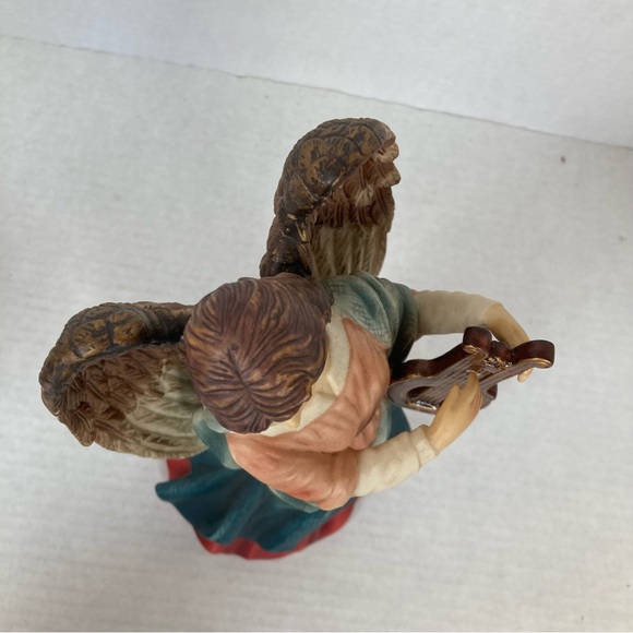 O'Well Grandeur Noel 2 Piece Porcelain Kneeling Angel and Angel Playing Harp - Picture 6 of 16